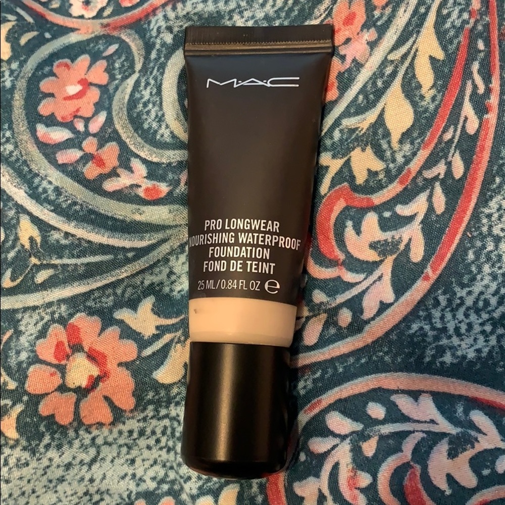 MAC Pro Longwear Nourishing Waterproof Foundation